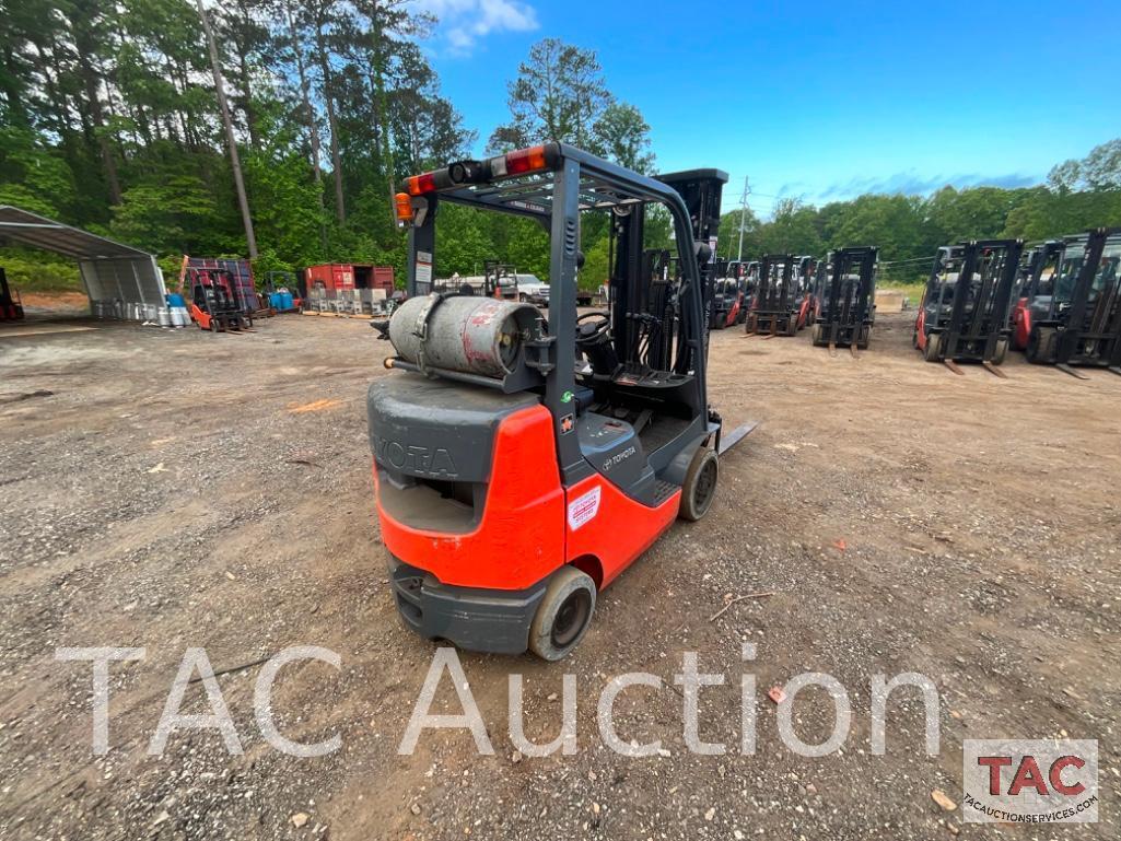 Toyota 8FGCU25 5000lb Forklift