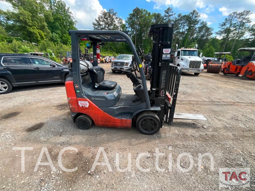 Toyota 8FGCU25 5000lb Forklift