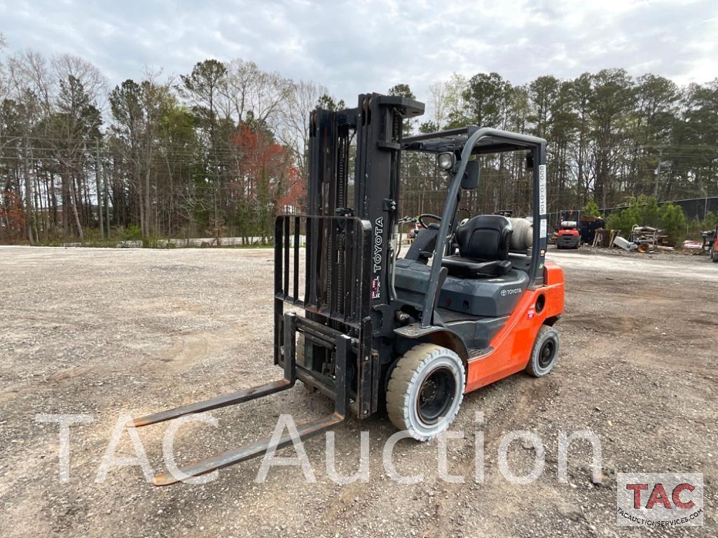 2016 Toyota 8FGU25 5000lb Forklift