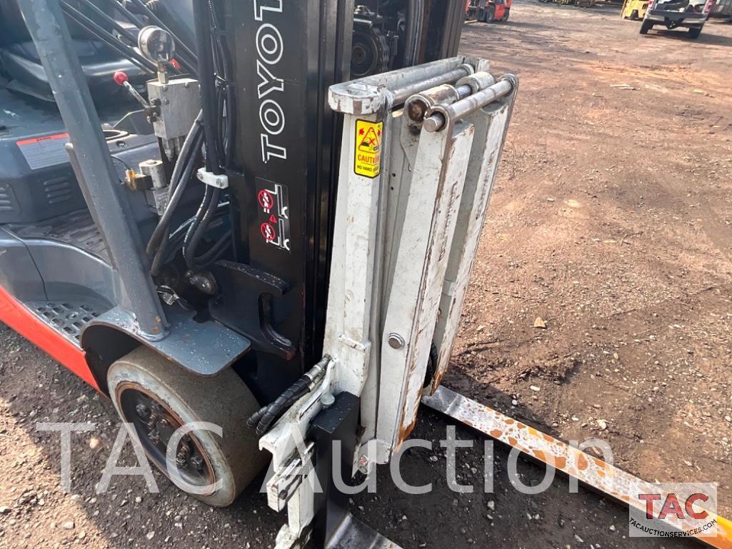 Toyota 8FGCU25 5000lb Forklift W/ Reach Attachment