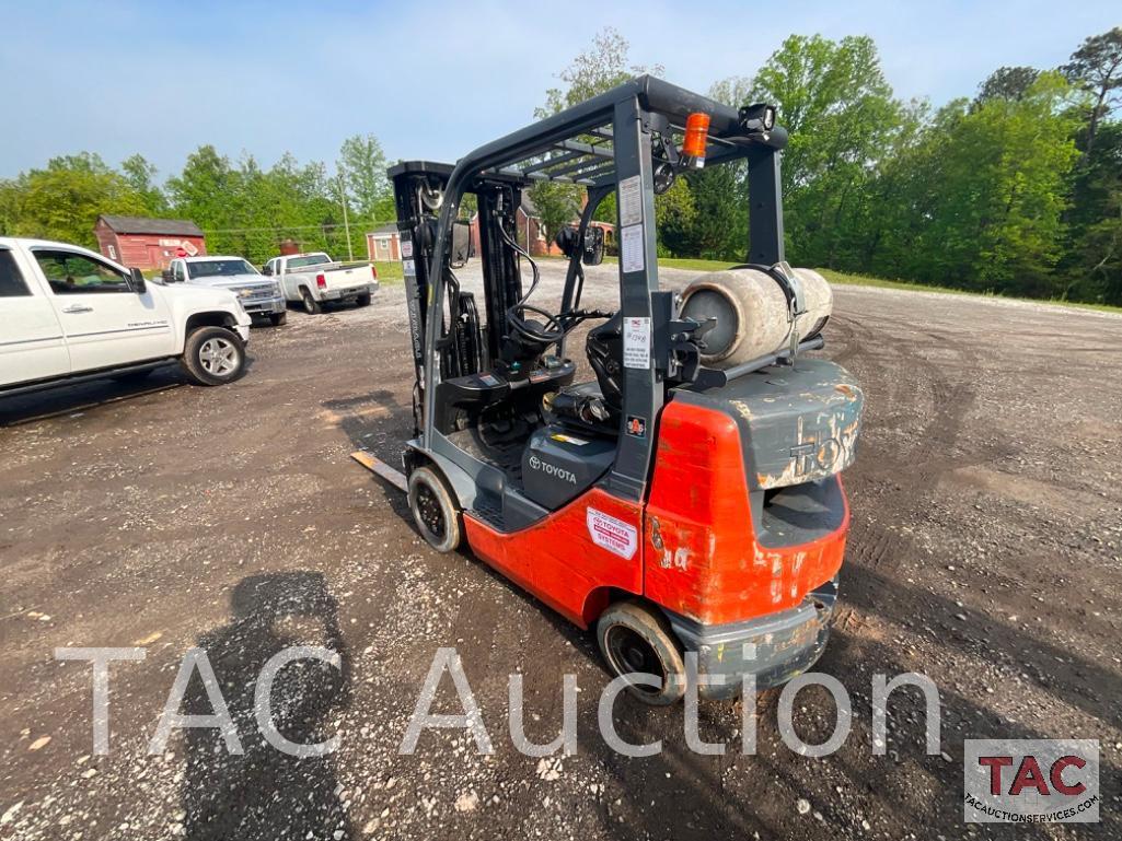 Toyota 8FGCU25 5000lb Forklift W/ Reach Attachment