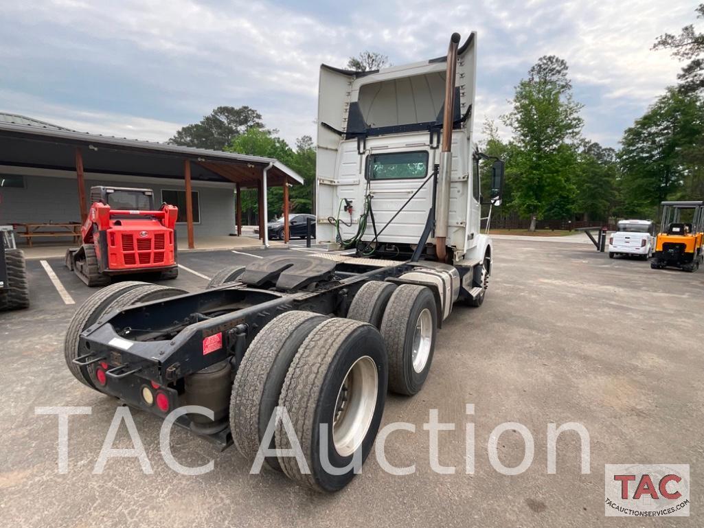 2013 Volvo VNM Day Cab