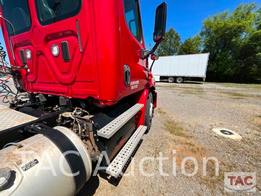 2016 Freightliner Cascadia 113 S/A Day Cab