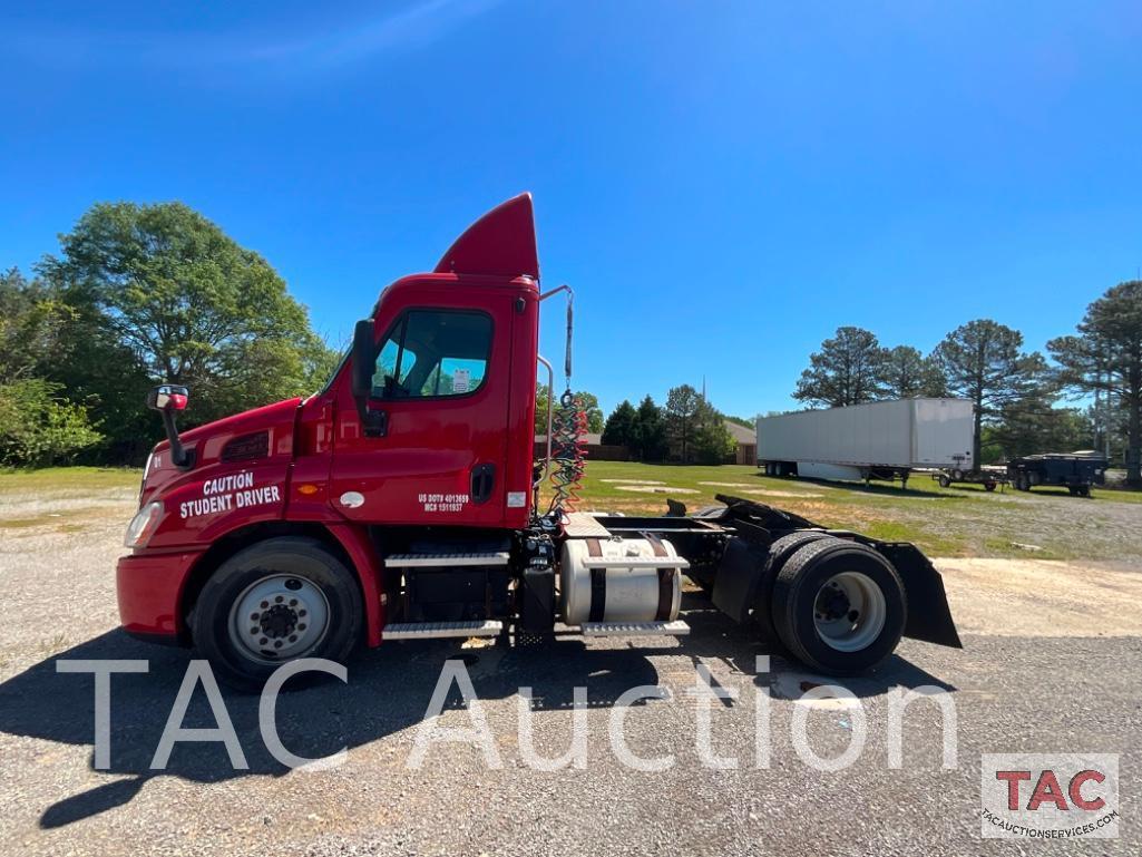 2016 Freightliner Cascadia 113 S/A Day Cab