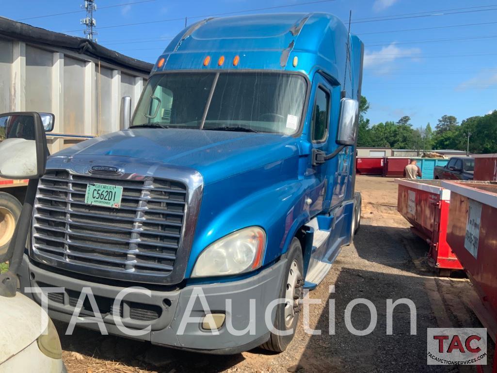 2013 Freightliner Cascadia Sleeper Truck