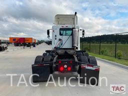 2006 Freightliner Columbia 120 Day Cab