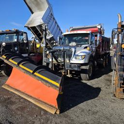 2002 International Dump With Plow