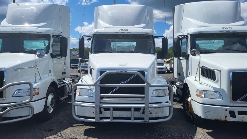 2015 Volvo Vnm Road Tractor