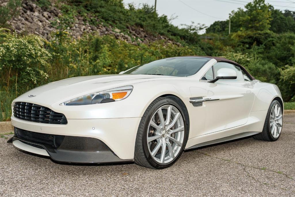 2016 ASTON MARTIN VANQUISH VOLANTE CARBON