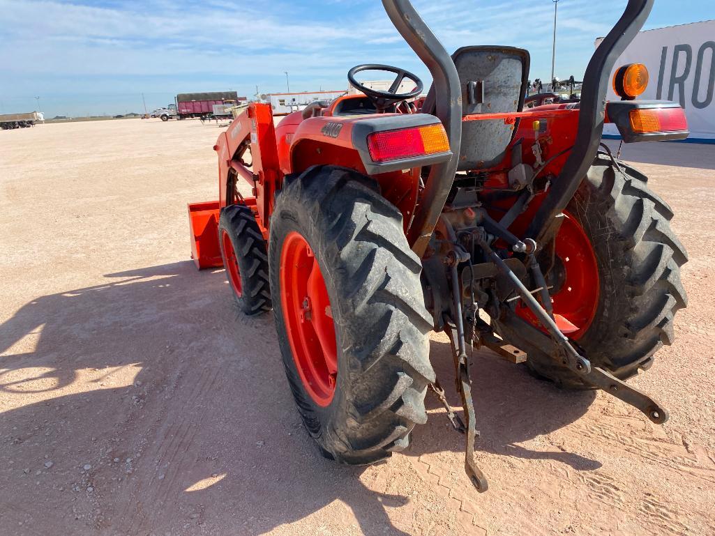 Kubota L2501 Tractor