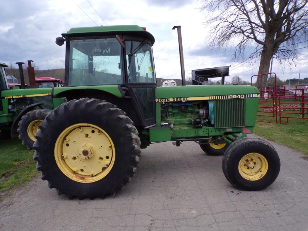 John Deere 2940 Tractor with Sound Guard Cab, Excellent Firestone 8.4-34 Re