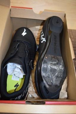 PAIR OF Specialized BODY GEOMETRY BIKE SHOES, SIZE 43EU, 27.5CM,