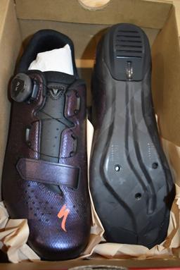 PAIR OF Specialized  GEOMETRY BIKE SHOES, SIZE 39 EU, 25 CM,