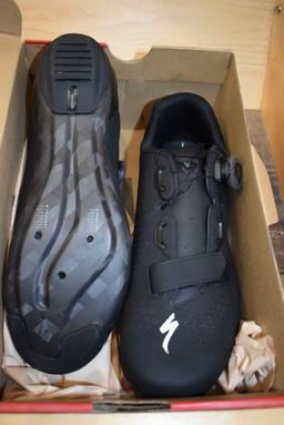 PAIR OF Specialized BODY GEOMETRY BIKE SHOES, SIZE 43 EU, 27.5 CM,