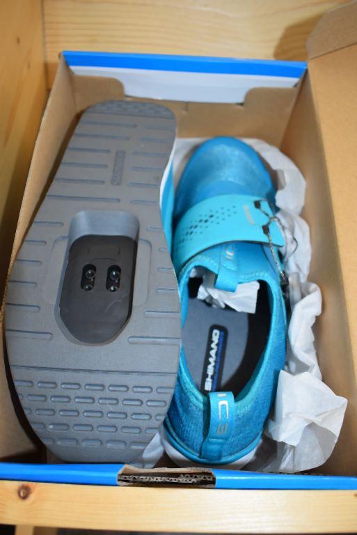 PAIR OF SHIMANO BIKE SHOES, MODEL DYNALAST IC3,