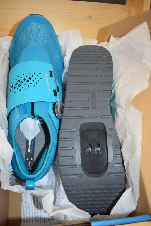 PAIR OF SHIMANO BIKE SHOES, MODEL DYNALAST IC3,