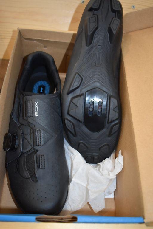 PAIR OF SHIMANO BIKE SHOES, MODEL DYNALAST XC3