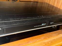 YAMAHA NATURAL SOUND AV RECEIVER AND VHS DVD PLAYER