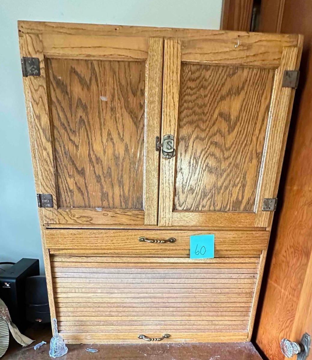 LARGE WOODEN DESK WITH REMOVABLE HUTCH