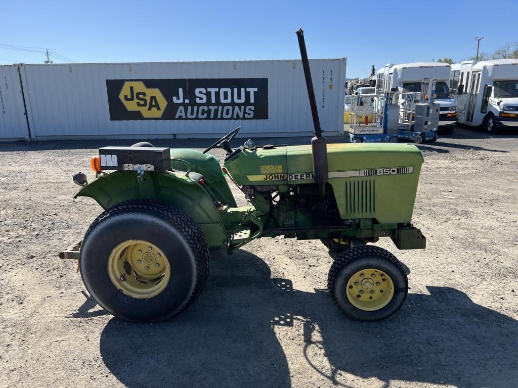 John Deere 850 Utility Tractor