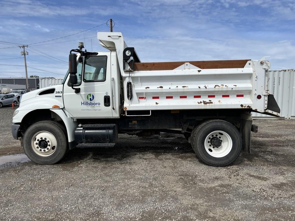 2009 International 4400 S/A Dump Truck