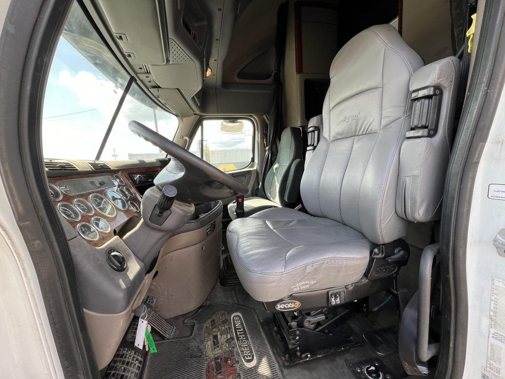 2011 Freightliner CA125 T/A Sleeper Truck Tractor