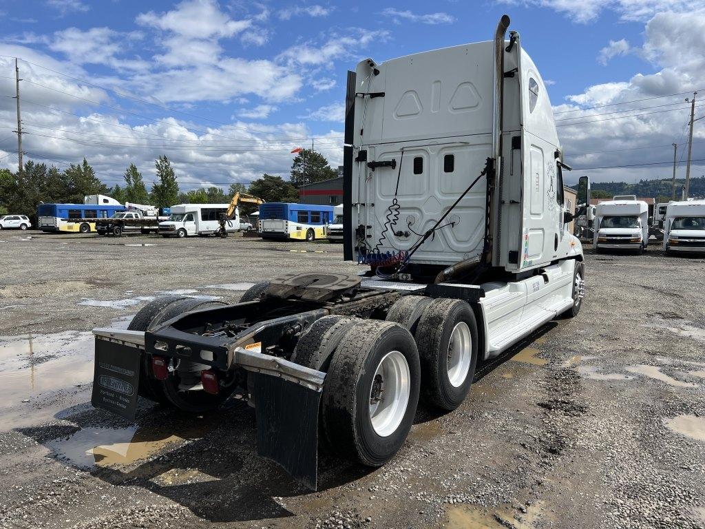 2011 Freightliner CA125 T/A Sleeper Truck Tractor