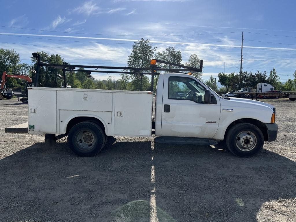 2006 Ford F350 XL SD Utility Truck