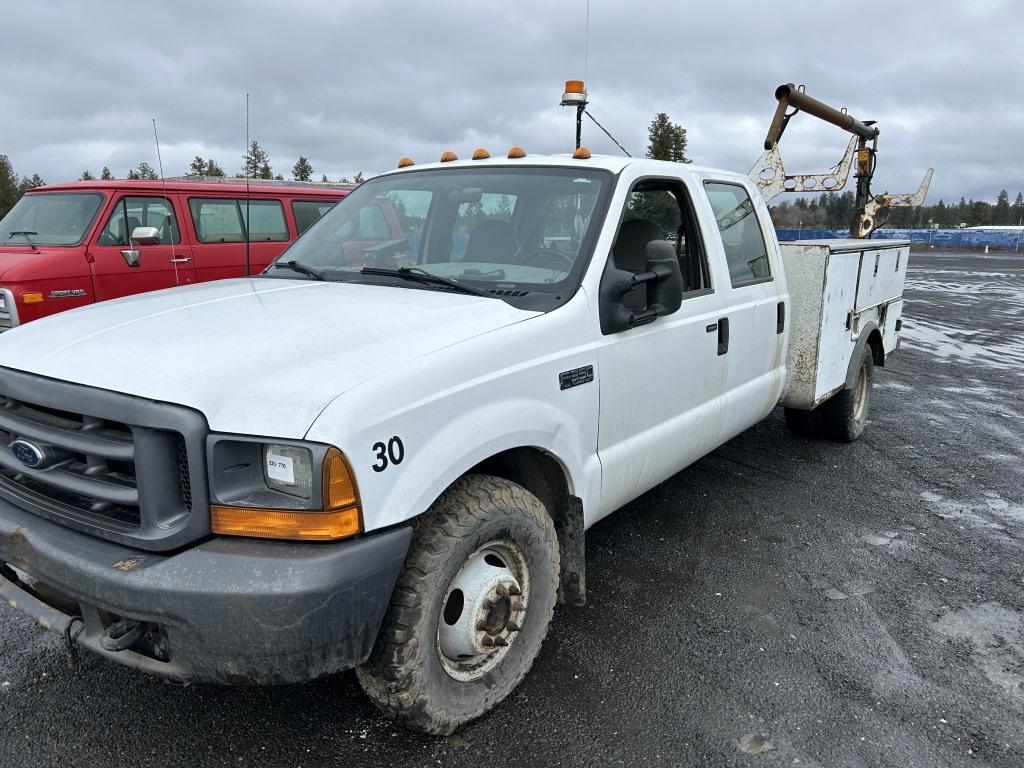 2000 Ford F350 XL SD Crew Cab Utility Truck