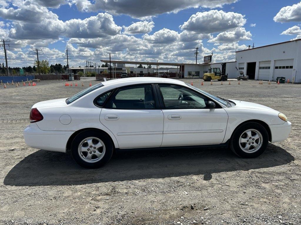 2004 Ford Taurus SE Sedan