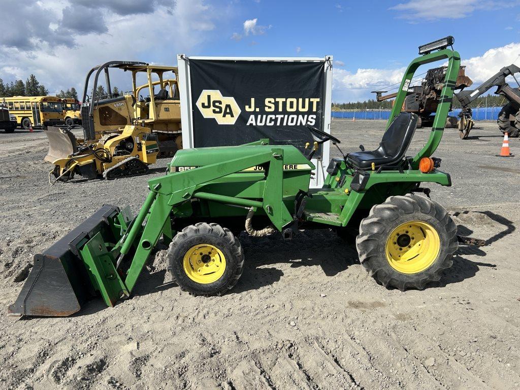 John Deere 855 Utility Tractor