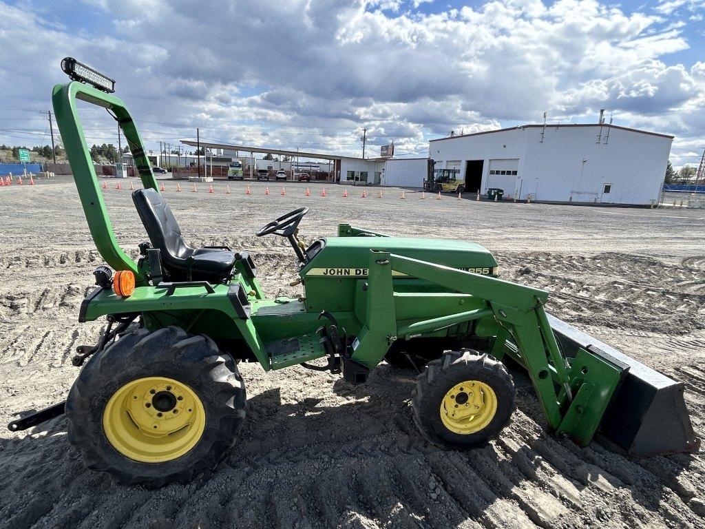 John Deere 855 Utility Tractor