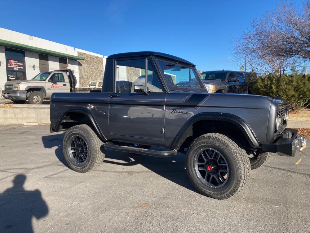 1973 Ford Bronco day cab / half cab