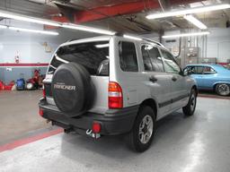 2003 Chevrolet Custom TRACKER SUV