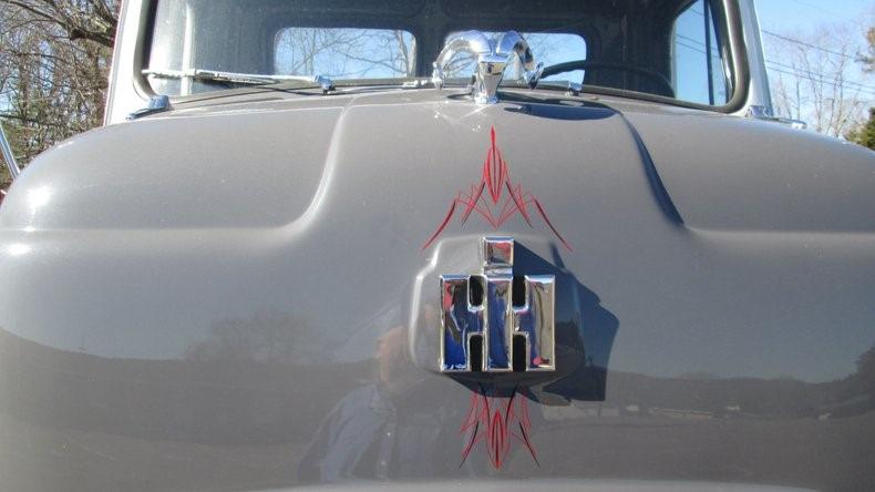 1952 International Custom COE SEMI-TRUCK