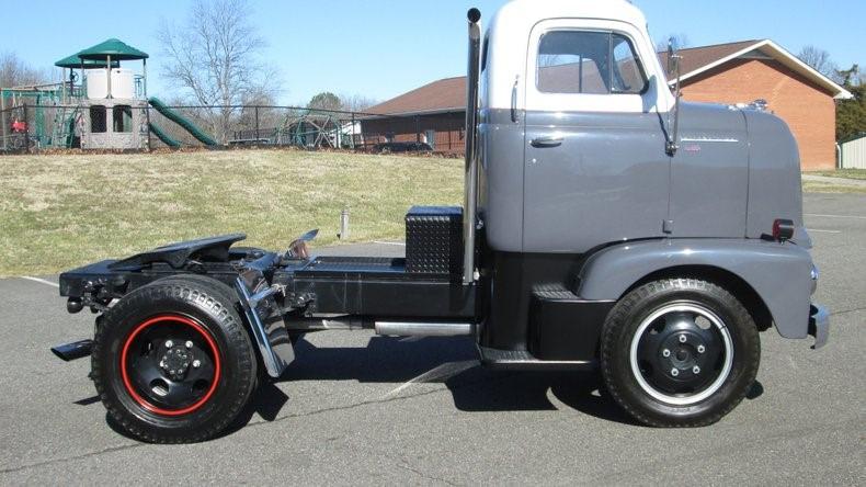 1952 International Custom COE SEMI-TRUCK