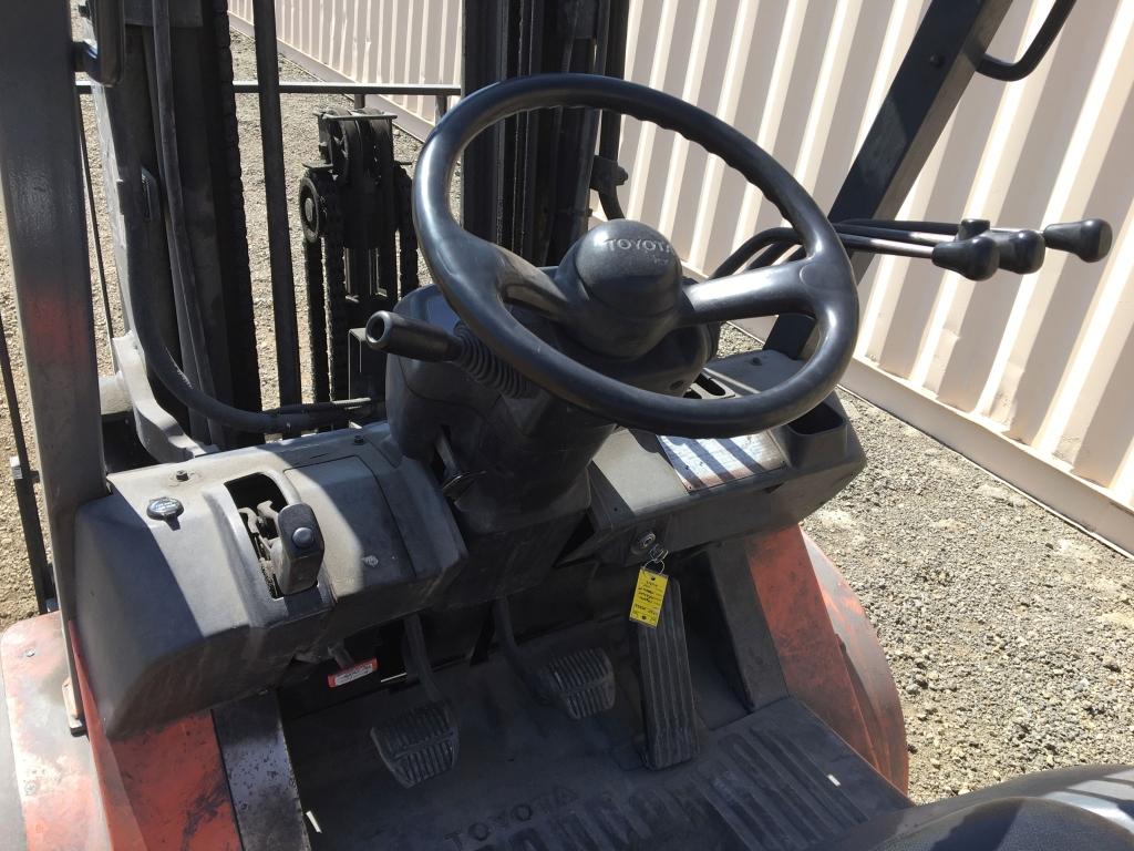 2005 Toyota 7FGU25 Industrial Forklift,