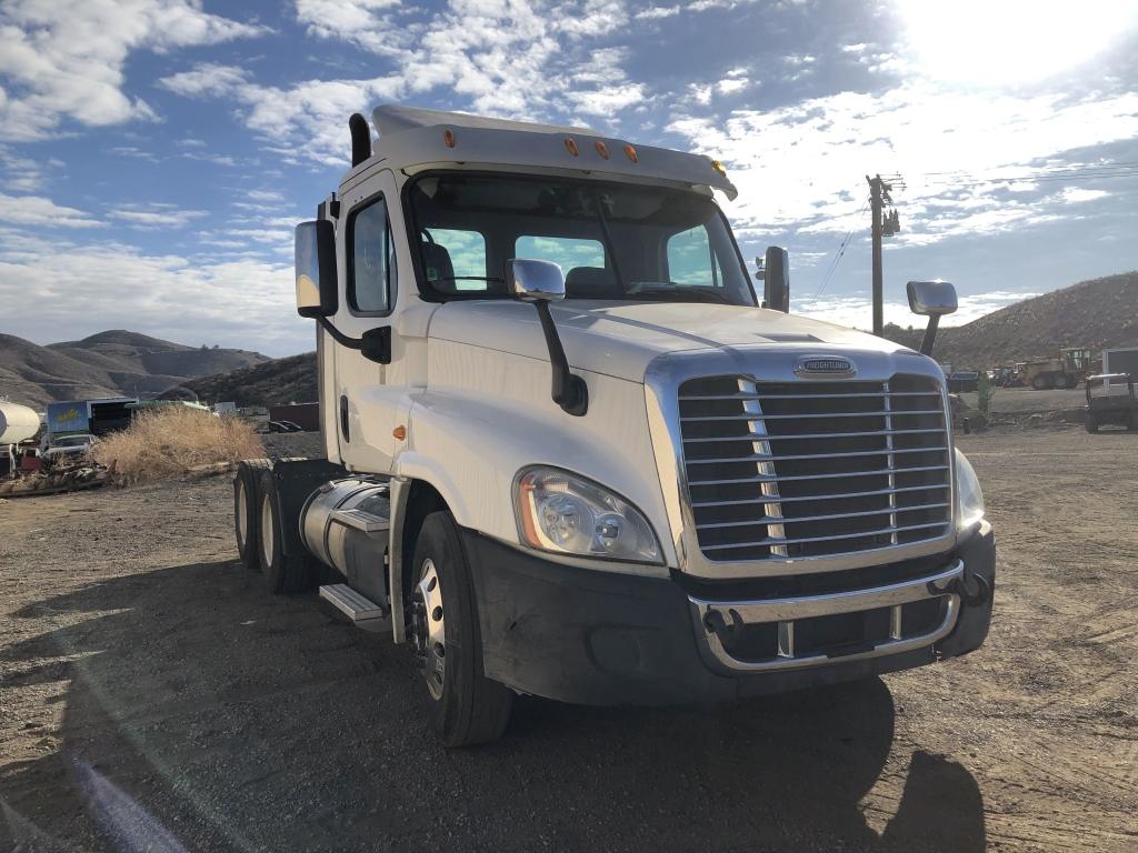 2013 Freightliner Cascadia Truck Tractor,