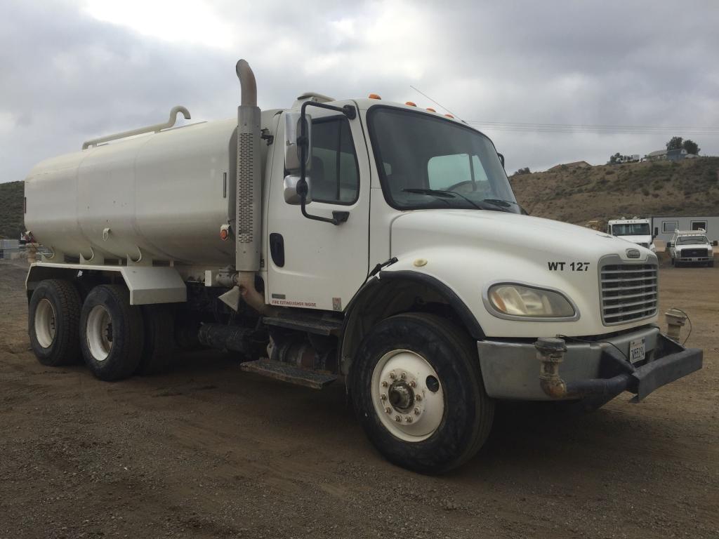 2005 Freightliner Business Class M2 4000 Gallon