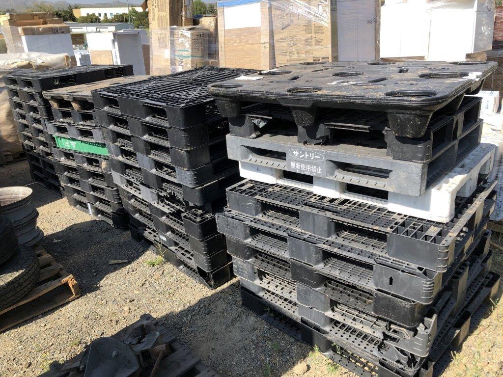 (4) Misc Plastic Pallets.