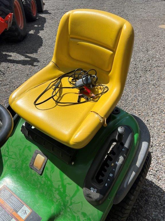 John Deere 20 HP VTwin L120 Automatic Lawn Tractor