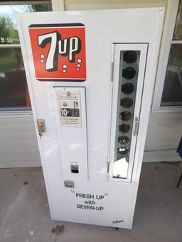 Restored 7Up Lacrosse EC 81 Soda Machine