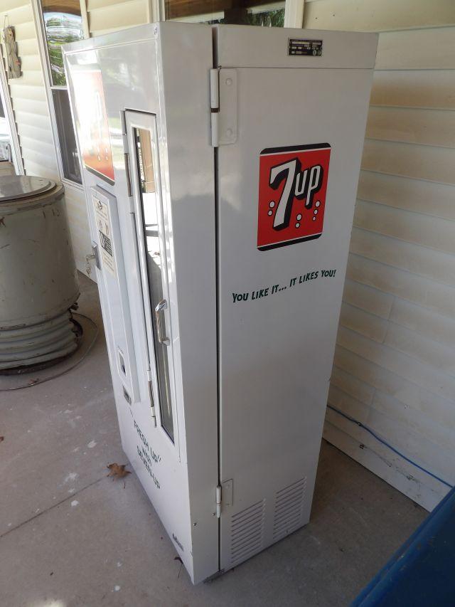 Restored 7Up Lacrosse EC 81 Soda Machine