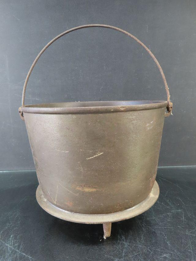 Cast Iron Bailed Kettle