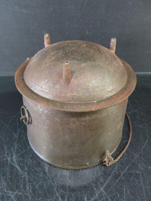 Cast Iron Bailed Kettle