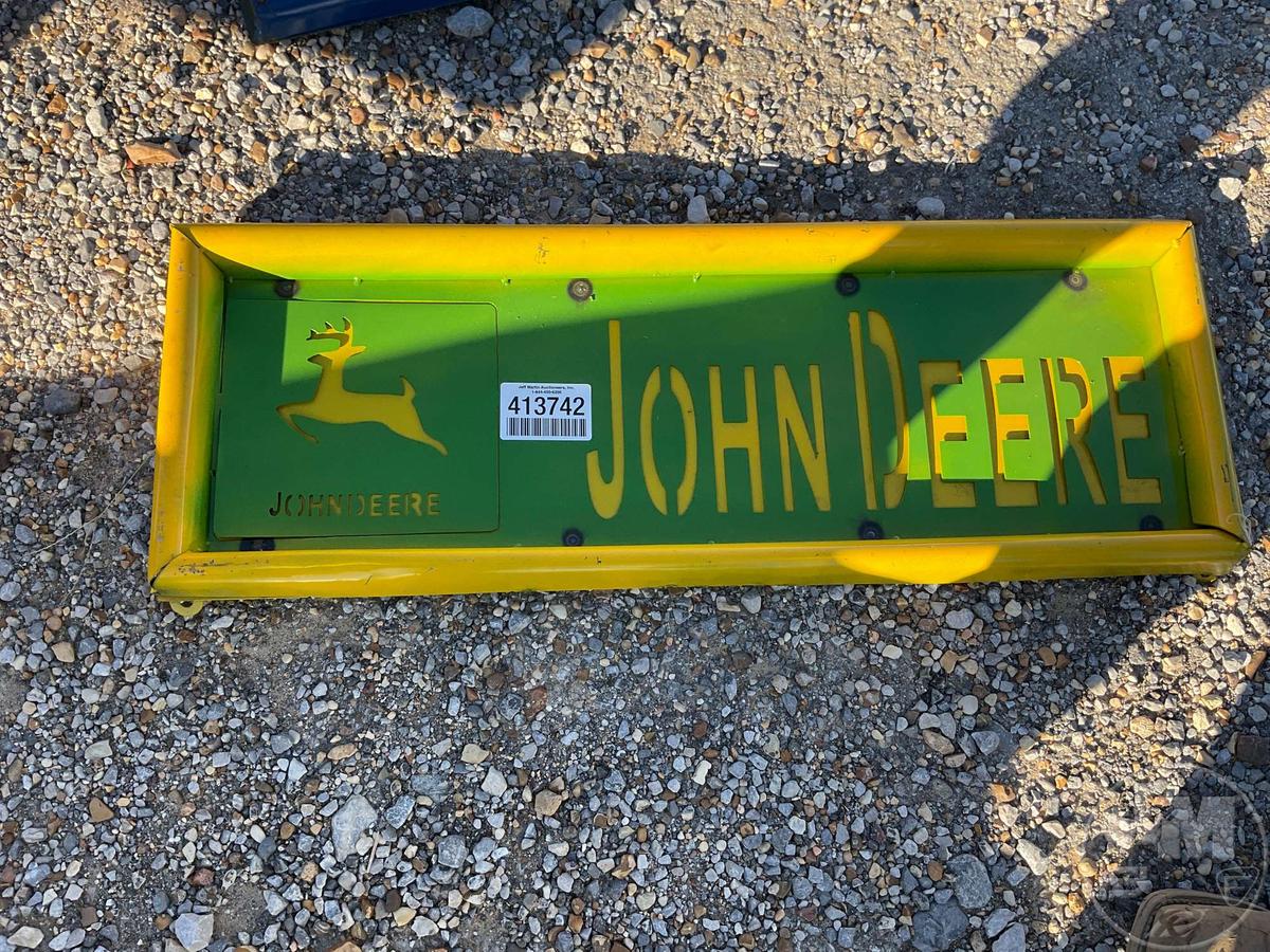 JOHN DEERE METAL TAILGATE