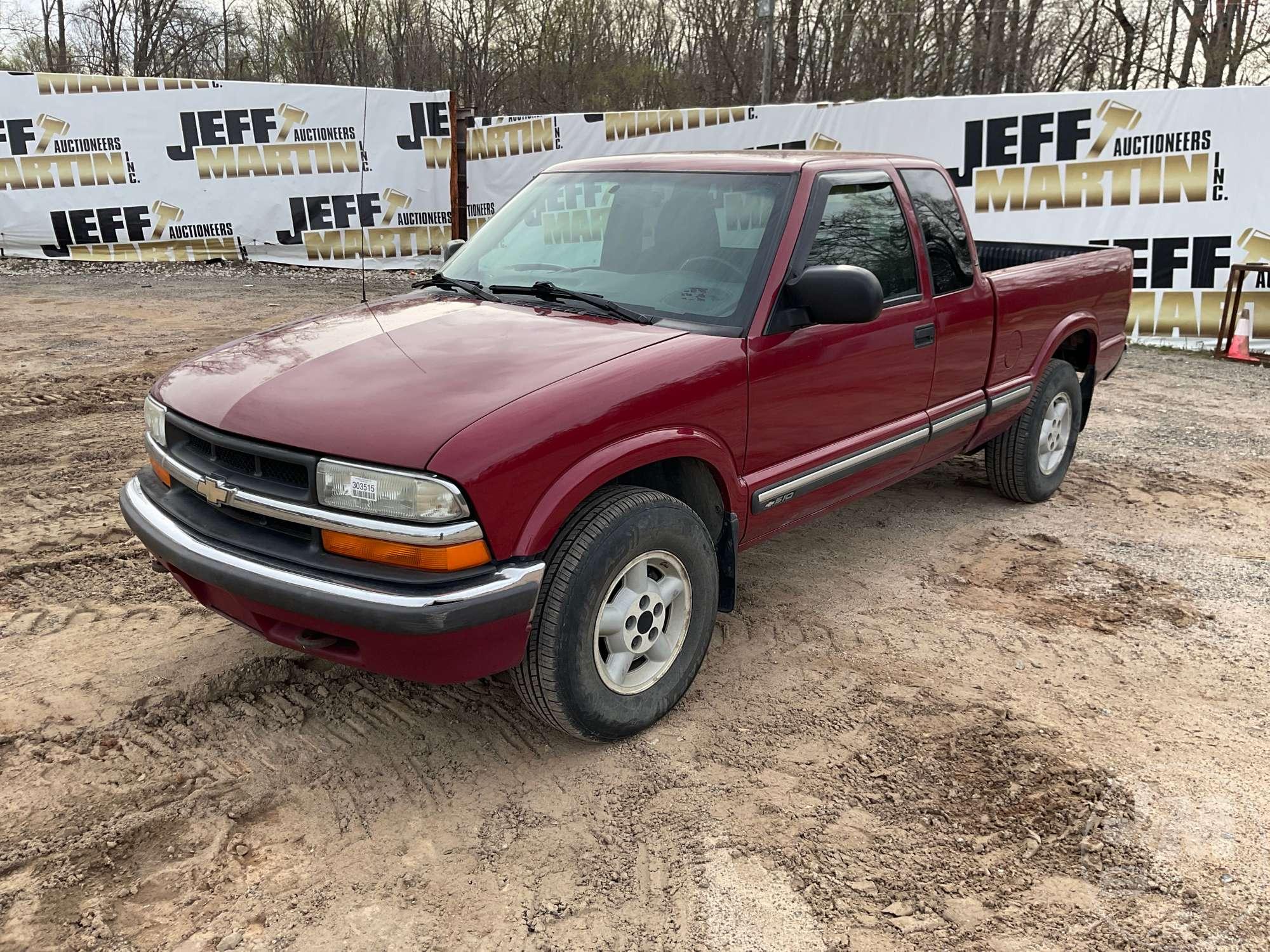 2003 CHEVROLET S-10 PICKUP EXTENDED CAB 4X4 PICKUP VIN: 1GCDT19X538128240