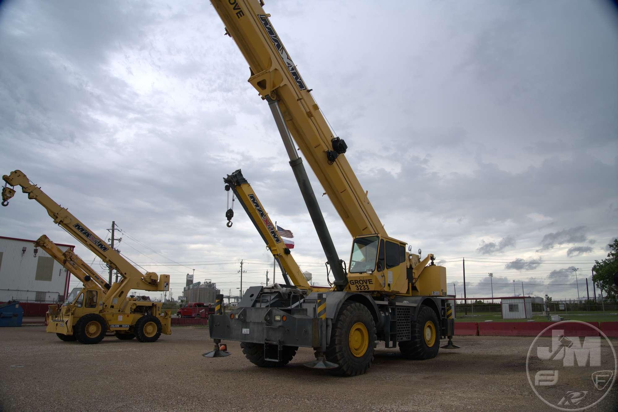 2006 GROVE RT 890E ROUGH TERRAIN CRANE SN: 226238