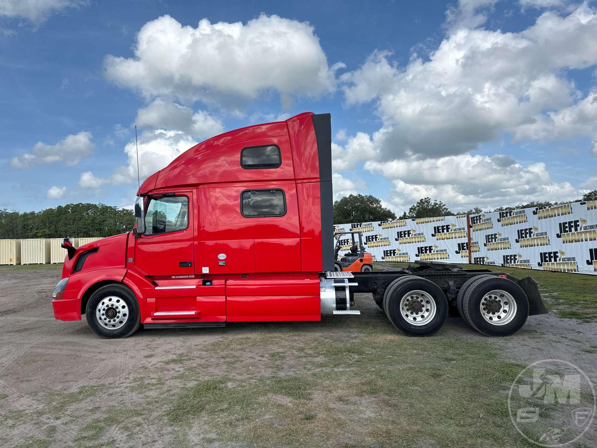 2017 VOLVO TRUCK VNL 780 TANDEM AXLE TRUCK TRACTOR VIN: 4V4NC9EH3HN976499