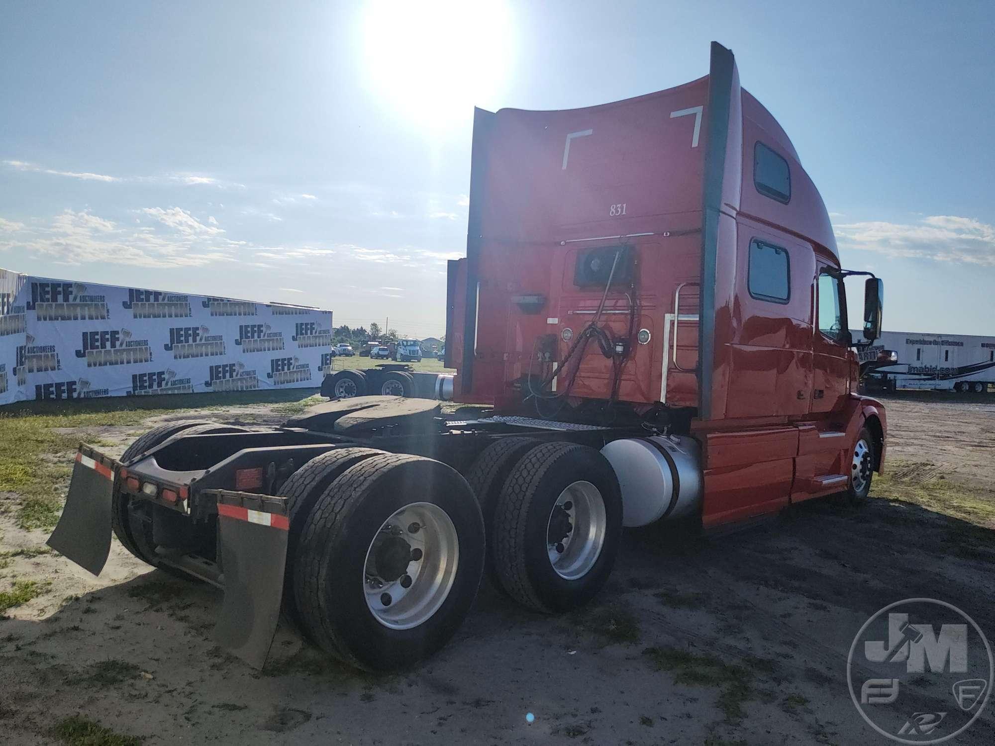 2017 VOLVO TRUCK VNL 780 TANDEM AXLE TRUCK TRACTOR VIN: 4V4NC9EHXHN976693